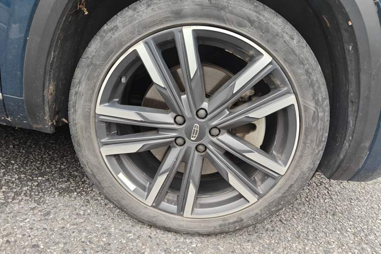 Used Geely Auto Monjaro L 2021 2.0TD High-Power Automatic All-Wheel-Drive Flagship Version Right Front Wheel Hub