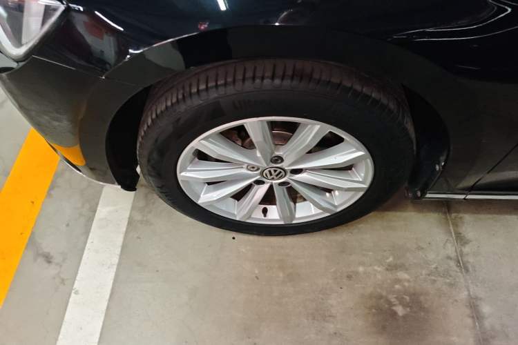 Used Volkswagen Magotan 2018 330TSI DSG Advanced Model Left Front Wheel Hub