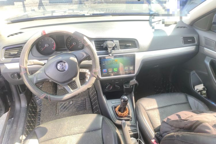 Used Volkswagen Lavida 2015 1.6L Manual Fashion Edition Center Console