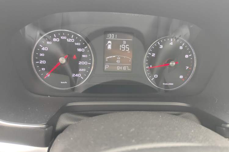 Used Roewe RX5 2016 20T Two-Wheel Drive Automatic Flagship Edition Odometer Close Up