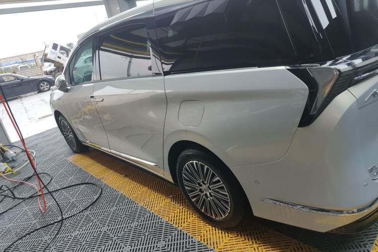 Used Buick GL8 New Energy 2024 Lu Zun Luxury Edition 7-Seater
