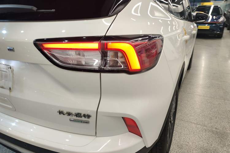 Used Ford Escape 2020 EcoBoost 245 Two-Wheel-Drive Titanium Edition Right Rear Taillight