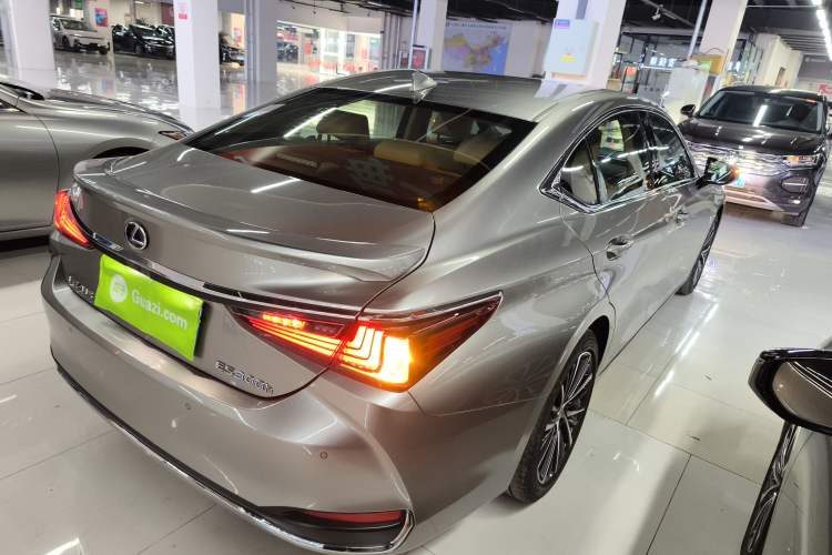 Used Lexus ES 2021 300h Deluxe Edition