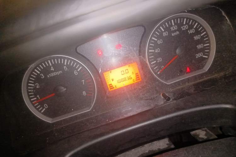 Used FORTHING Lingzhi 2013 M3 1.6L 7-Seater Luxury Model Odometer Close Up