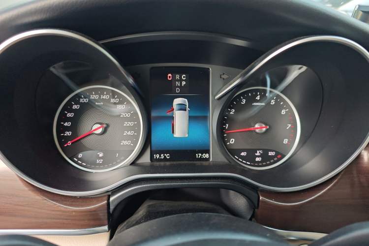 Used Mercedes-Benz V-Class 2021 V 260 Avantgarde Edition
