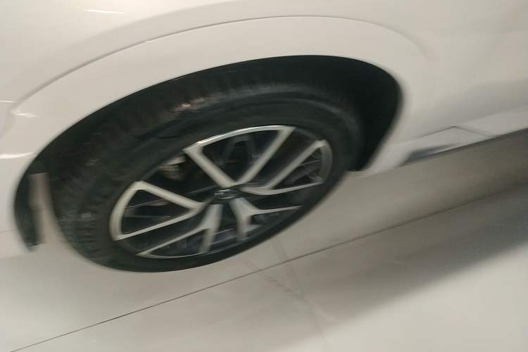 Used GAC Trumpchi GS8 2022 Dual-Engine Series 2.0TM Four-Wheel Drive Prestige Edition (6 Seats) Left Front Wheel Hub