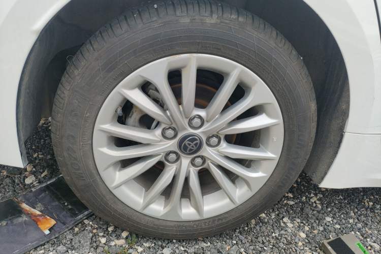 Used Toyota Allion 2022 2.0L Elite Edition Right Rear Wheel Hub