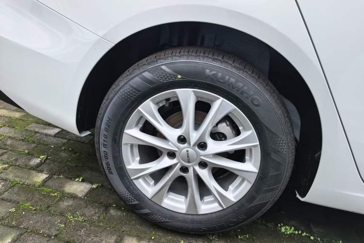 Used Roewe i5 2026 Model 1.5L Manual Comfort Version Right Rear Wheel Hub