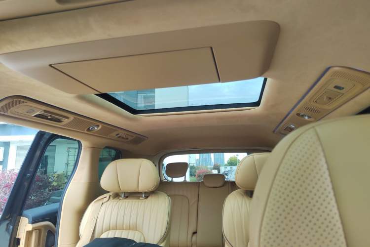 Used VOYAH Dream 2025 PHEV Four-Wheel-Drive Flagship Kunpeng Edition Headliner