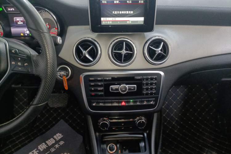 Used Mercedes-Benz GLA 2015 GLA 220 4MATIC Luxury Model
