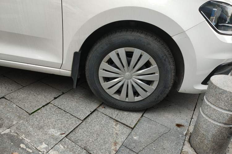 Used Volkswagen Santana 2018 1.5L Manual Fashion Edition Right Front Wheel Hub