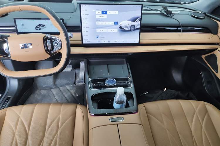 Used Geely Galaxy 8 2025 130km EM-P Starship Edition