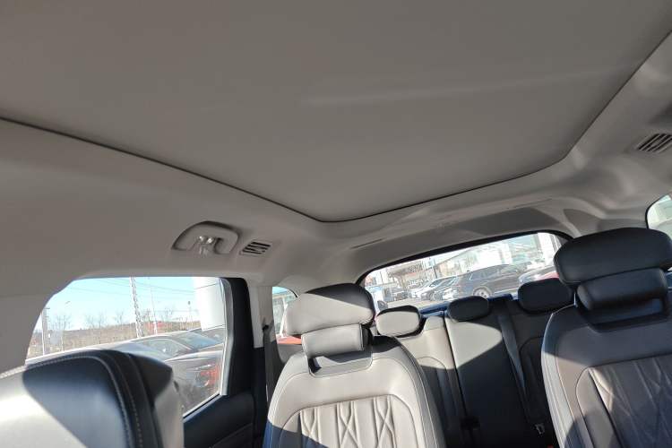 Used Ford Edge 2025 Ford Explorer L 2.0T EcoBoost E-Hybrid Four-Wheel-Drive 7-Seater Supreme Model