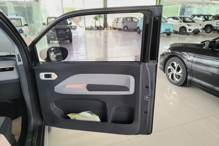 Used Chery QQ Ice Cream 2022 170km Sundae Phosphate Lithium-Ion