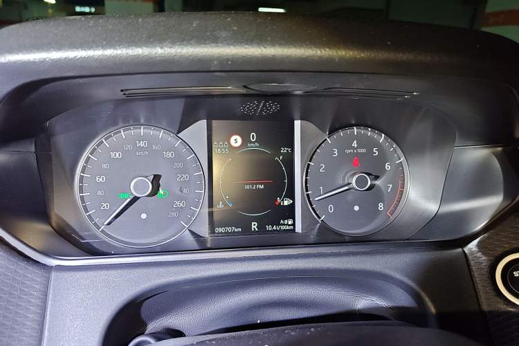 Used Land Rover Range Velar 2019 250 PS R-DYNAMIC S Instrument Cluster