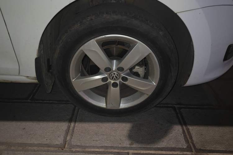 Used Volkswagen Santana 2015 1.6L Manual Comfort Edition Right Front Wheel Hub