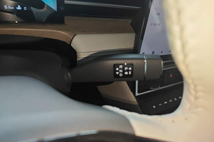 Used JETOUR Dashing 2025 1.5TD DCT Luxury Edition Gear Lever