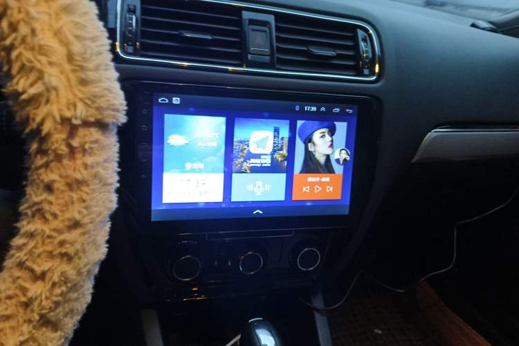 Used Volkswagen Sagitar 2015 1.6L Automatic Comfort Model Audio And AC Panel