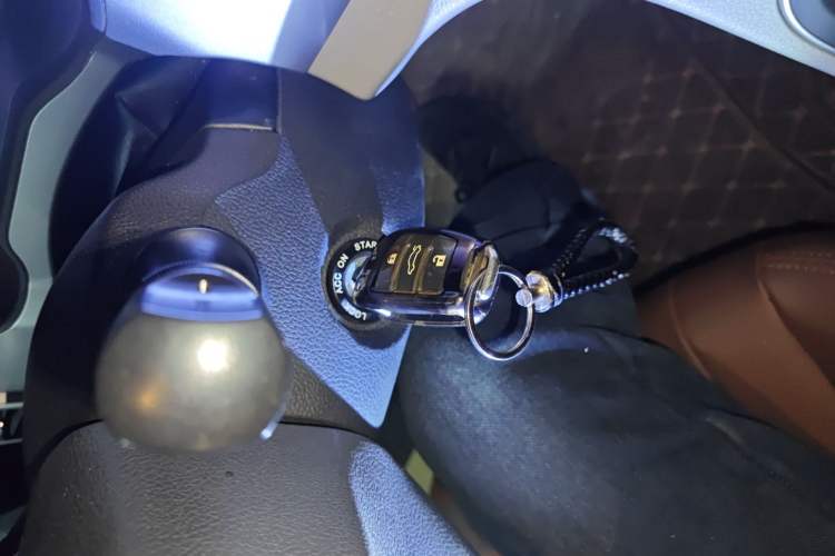 Used JAC Refine M4 2019 Business & Travel Series 2.0L Manual Comfort Model China VI