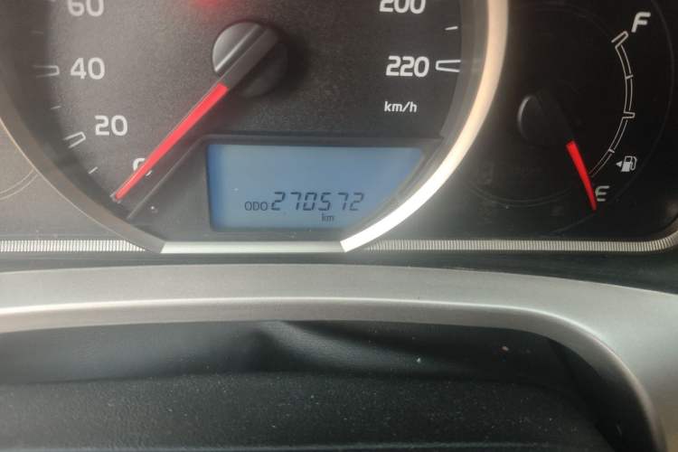 Used Toyota RAV4 2013 2.5L Automatic 4x4 Elite Edition Odometer Close Up