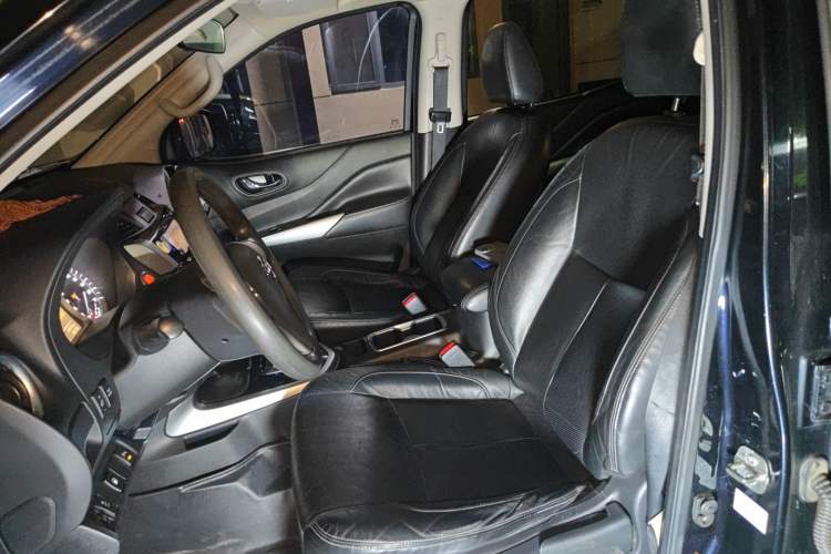 Used Nissan Terra 2018 2.5L Automatic 2WD Luxury Edition Left Front Seat