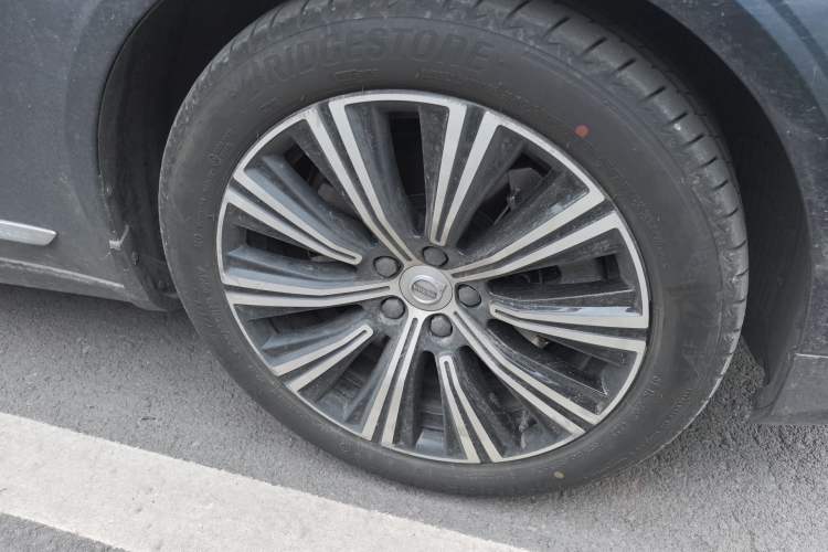 Used Volvo S90 New Energy 2022 Restyled T8 E-Drive Hybrid Zhiyi Luxury Edition Right Front Wheel Hub