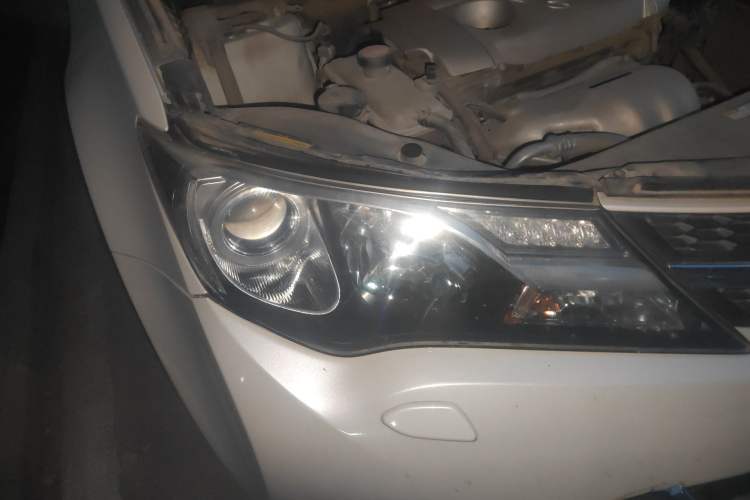 Used Toyota RAV4 2015 2.5L Automatic 4x4 Elite Edition Right Front Headlight