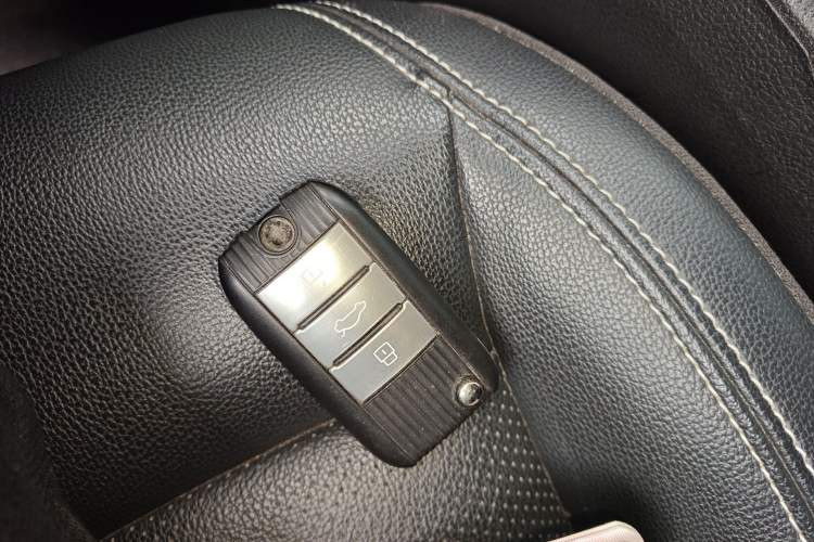 Used Roewe RX5 New Energy 2017 eRX5 50T Hybrid Connected Prestige Flagship Edition
