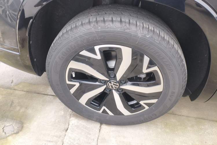 Used Volkswagen Tayron GTE Plug-in Hybrid 2023 280TSI Luxury Plus Advanced Edition Right Rear Wheel Hub