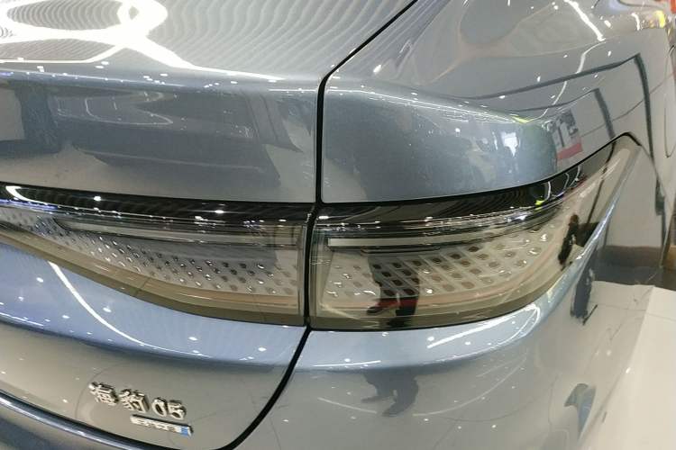 Used BYD Seal 05 DM-i 2025 DM-i Intelligent Drive 120KM Flagship Model Right Rear Taillight