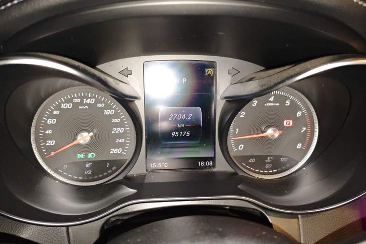 Used Mercedes-Benz GLC 2018 Facelift GLC 260 4MATIC Luxury Edition Instrument Cluster