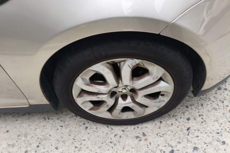 Used Roewe 550 2012 550D 1.8T Automatic Prestige Edition Right Front Wheel Hub