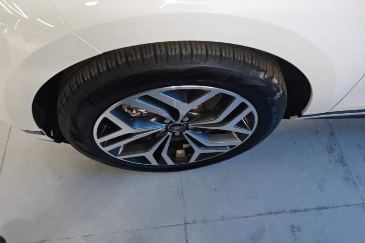 Used Land Rover Range Evoque 2023 Aurora L 249 PS Luxury Edition Left Front Wheel Hub