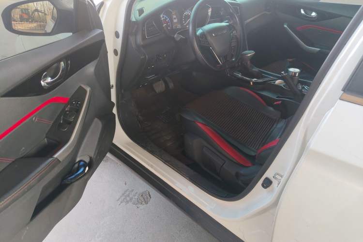 Used Venucia D60 2018 1.6L CVT Smart Connect Elite Edition Driver Seat