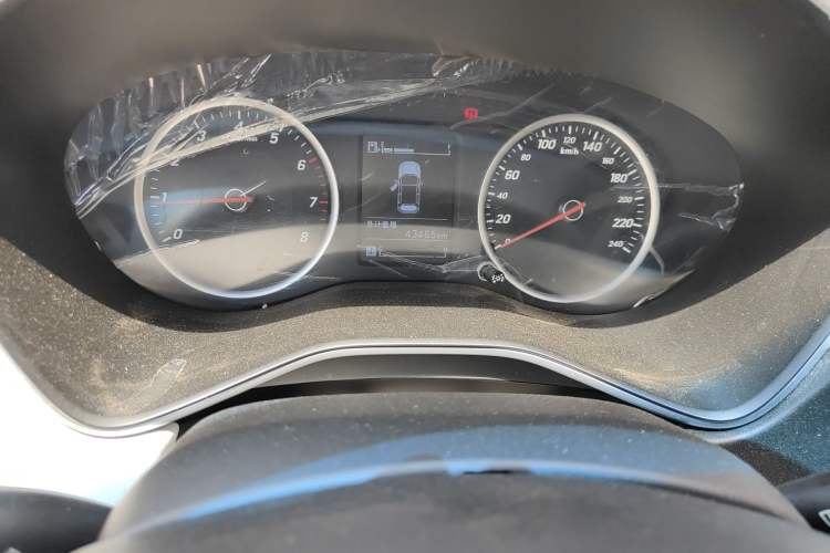 Used Baojun 530 2019 1.5T Manual Luxury 7-seater National V Odometer Close Up