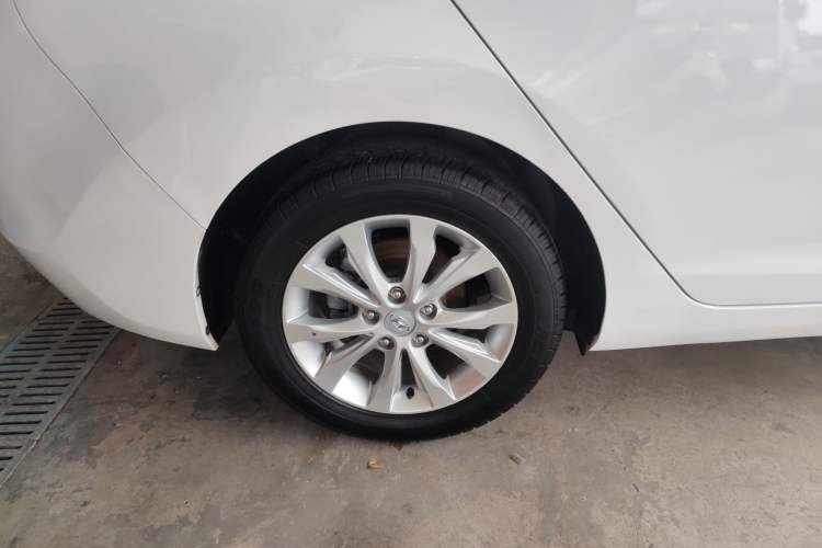 Used Hyundai Elantra (5th Generation / Langdong) 2016 1.6L Automatic Smart Version