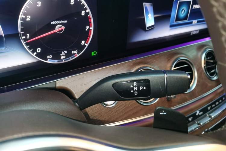 Used Mercedes-Benz E-Class 2020 Restyled E 300 L Exclusive Edition Gear Lever