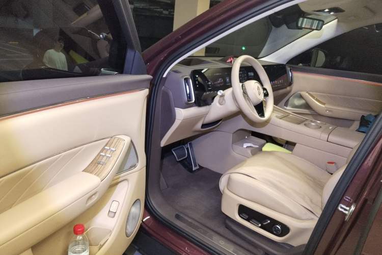 Used Hima AITO M8 2025 Extended-Range Ultra Version 53.4 kWh 6-Seater Edition Driver Seat