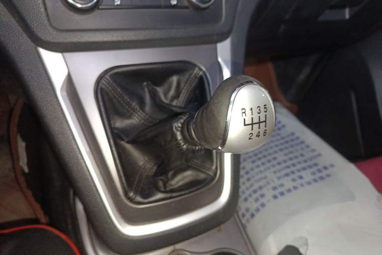 Used CHANGAN KAICHENG Ruixing S50 2017 1.5T Manual Comfort Model 6MT China V Standard Gear Lever