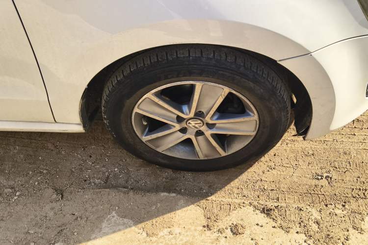 Used Volkswagen Polo 2011 1.4L Manual ZhiShang Edition Right Front Wheel Hub