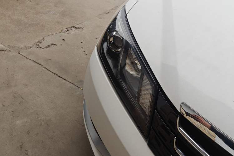 Used Geely Auto Emgrand 2016 Sedan 1.5L Manual Upward Edition Right Front Headlight