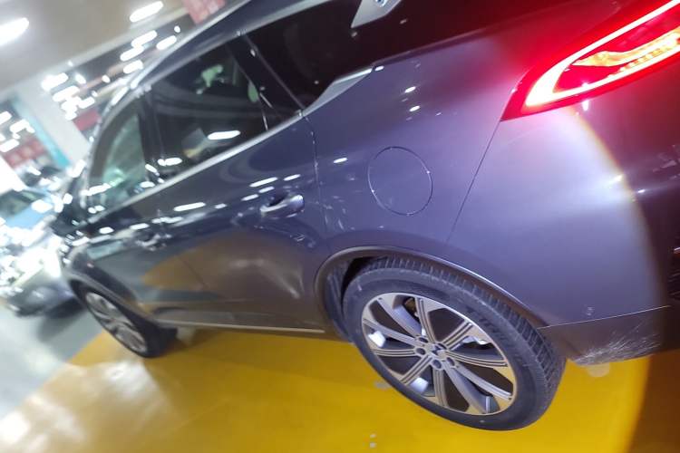 Used Denza N8 2023 Four-Wheel Drive Ultra-Hybrid Flagship Seven-Seater Version
