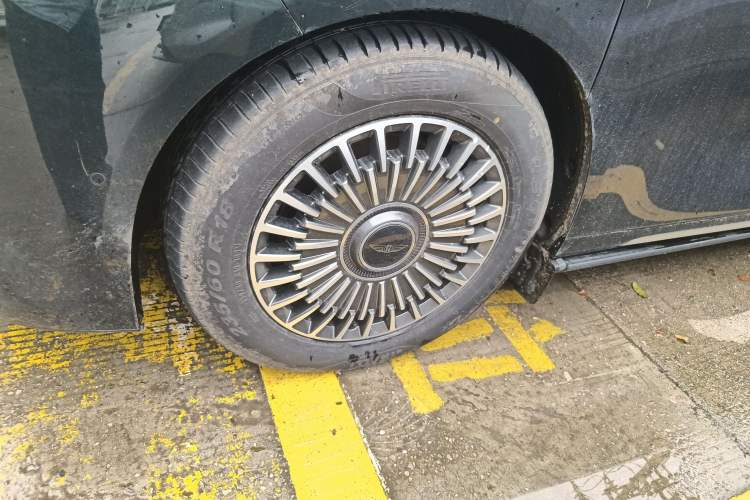 Used Geely Galaxy LEVC L380 2025 805 km Flagship Version All-Wheel Drive Left Front Wheel Hub