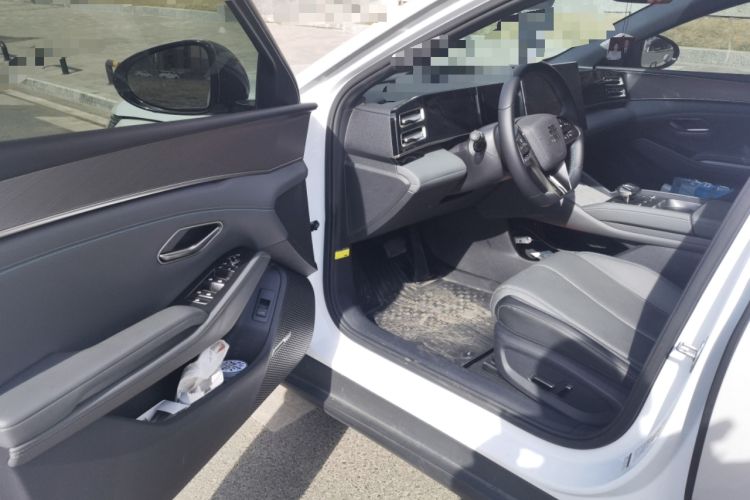 Used BYD Qin L 2024 DM-i 120KM Excellence Model
