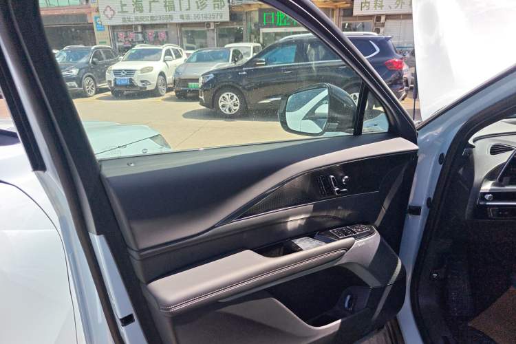 Used Cadillac LYRIQ 2022 Rear-Drive Long-Range Luxury Edition
