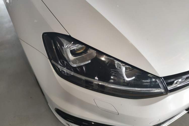Used Volkswagen Golf 2016 1.4TSI Automatic R-Line Right Front Headlight