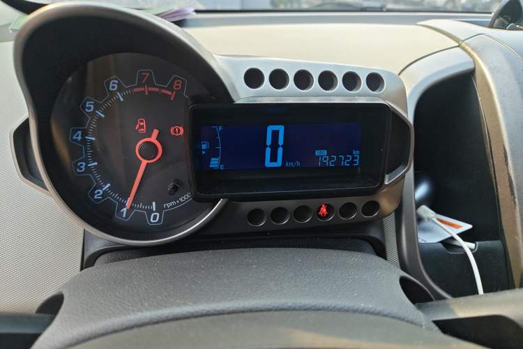 Used Chevrolet Aveo Sonic 2011 Sedan 1.4L MT SL