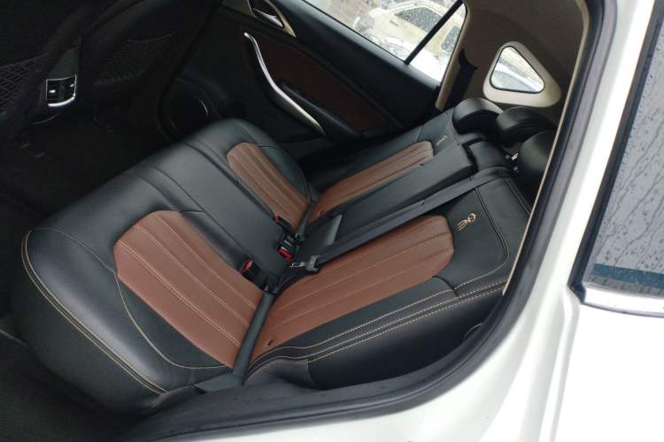 Used BYD Song 2017 Gaishe Upgrade Edition 1.5TID Automatic Elite Model Left Rear Seat