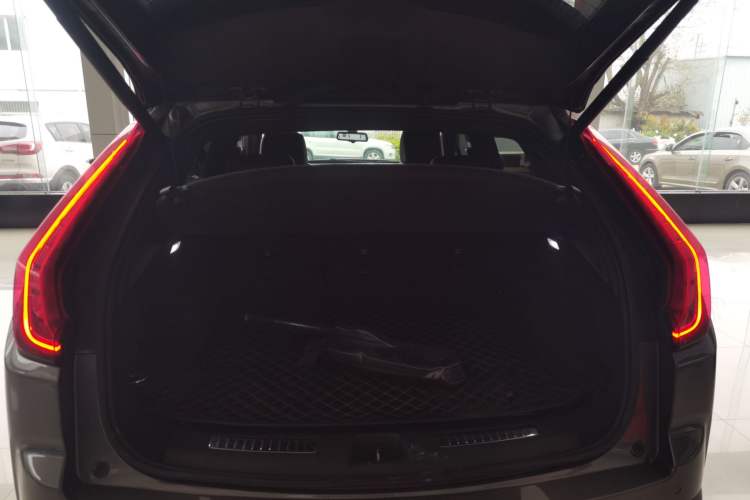 Used Cadillac XT4 2018 28T Two-Wheel Drive Leading Version
