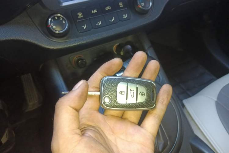 Used Kia Sportage R 2012 2.0L Automatic Two-Wheel Drive GL Trim
